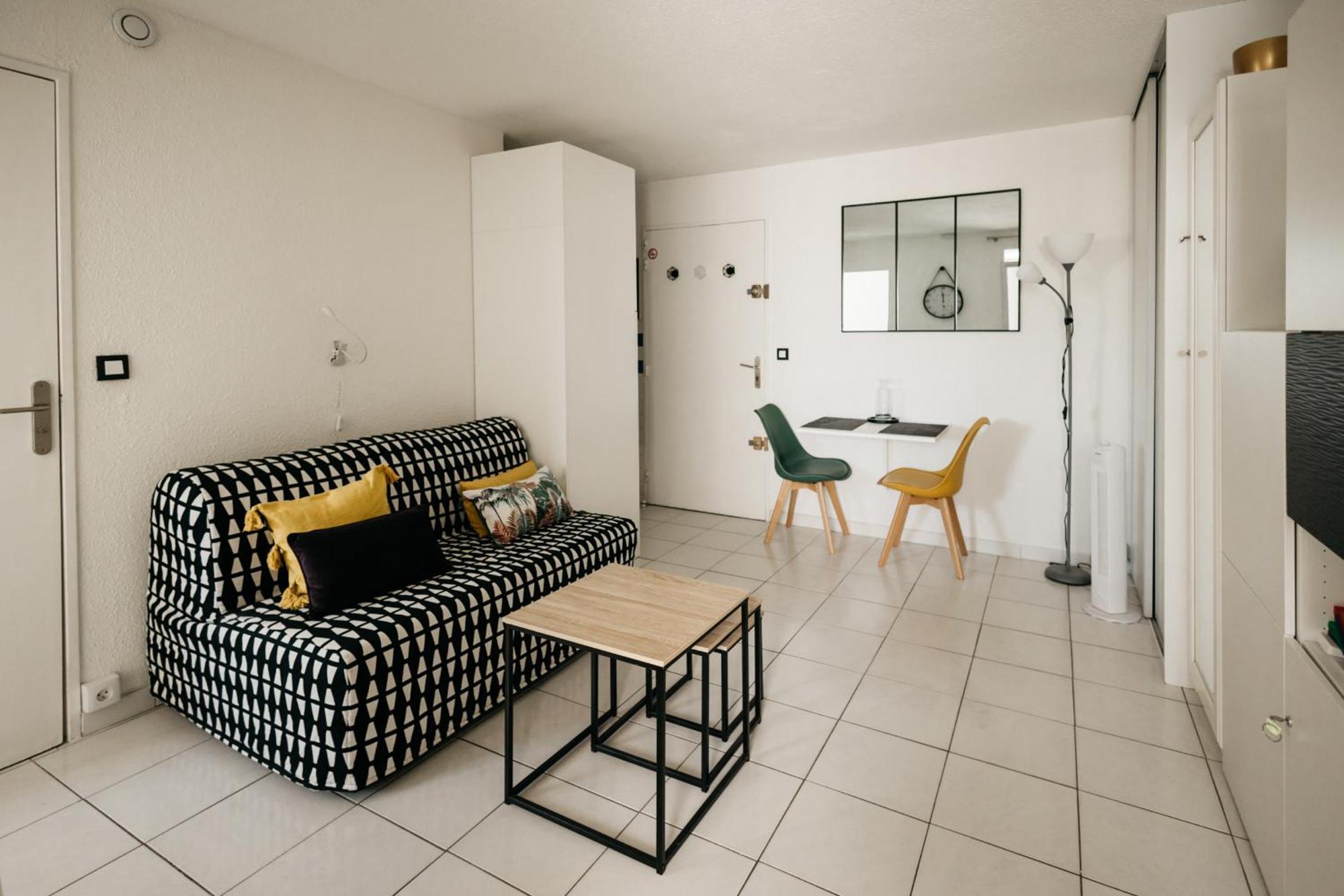Cosy T1, A 10 Minutes A Pieds Des Plages Fréjus